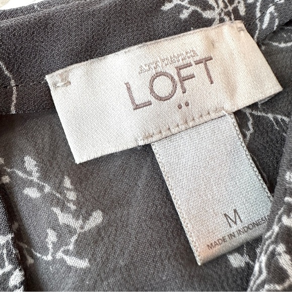 LOFT Embroidered Dot Sleeveless Blouse with Zip Up Back | Size M - Picture 6 of 12